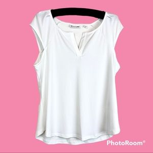NWOT New York & Co. White Sleeveless V Neck Blouse Size M